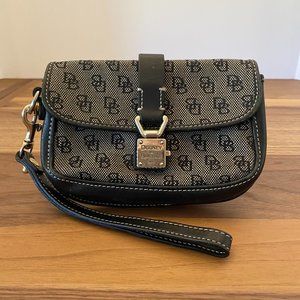 Dooney & Bourke Black Signature Anniversary Flap Wristlet WU22Q WB